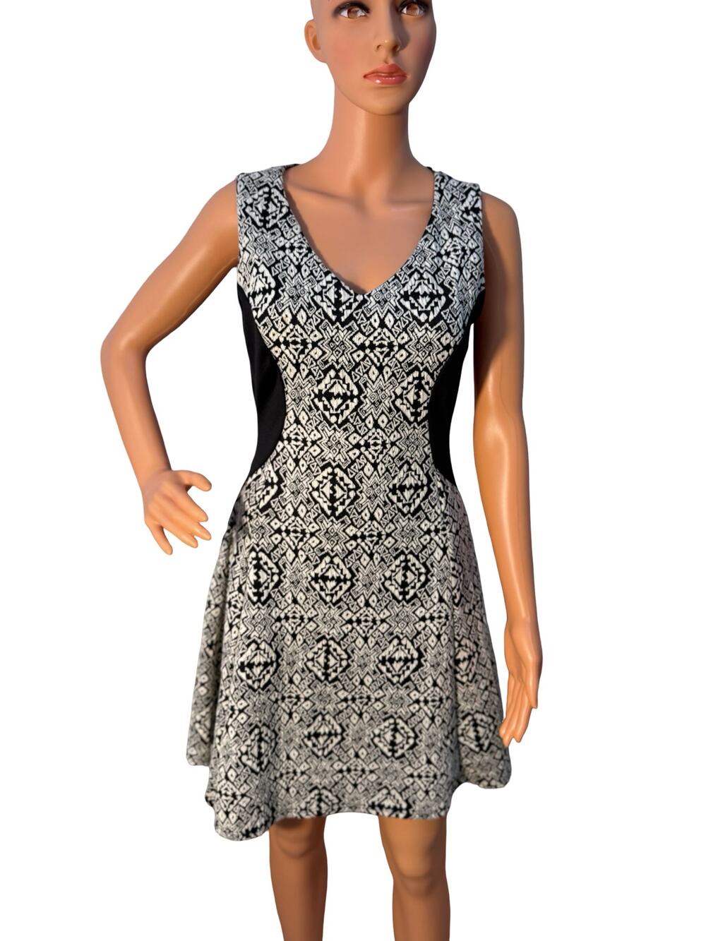 Charming Charlie Womens Small Knit Blck White Aztec Fit Flare Sleeveless Dress